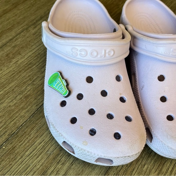 Light purple crocs - Picture 2 of 5